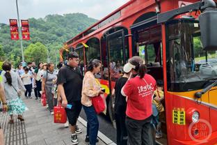 锅已背好？本泽马半场数据：0射门2越位 送点“助”C罗扳平比分